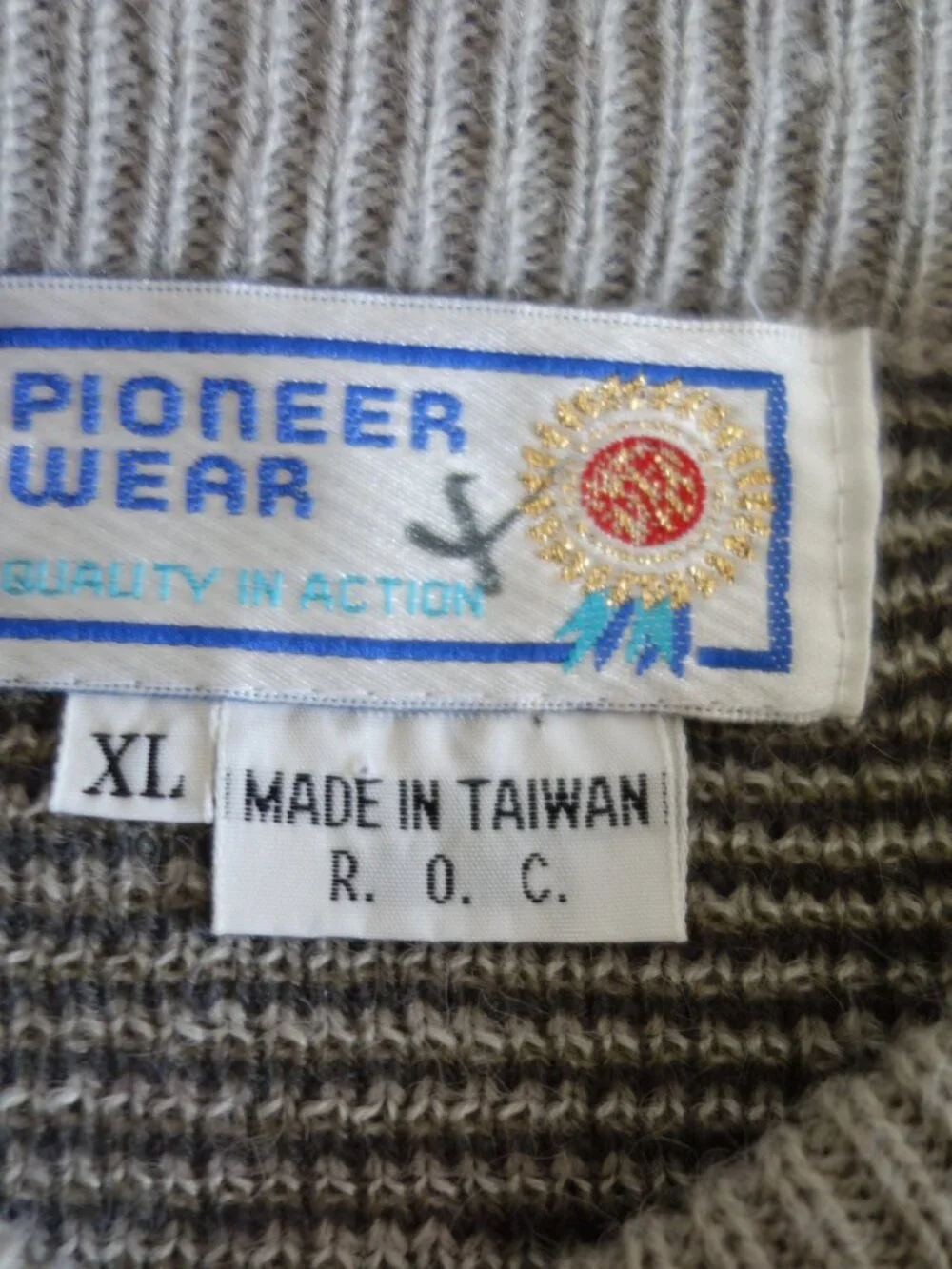 Vntg PIONEER WEAR Gray Southwest Crew Neck Sweater – Wmns XL